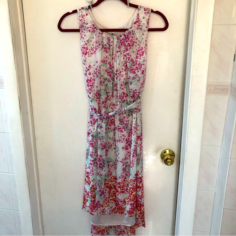 MAX STUDIO WOMEN’S Floral print lined high/low dress with button closure. XS